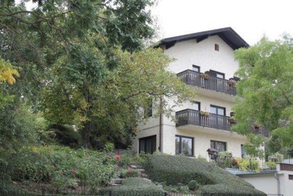 Apartment-Haus in Villengegend in Baden