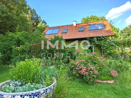 ALLEINLAGE  im Gartenparadies - Neu, wieder aufgebautes Landhaus, mit Energieunabhängigkeit!