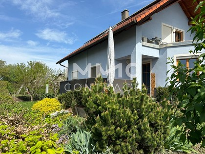 Einfamilienhaus auf Baurechtsgrund
großen Garten und Pool! Einfamilienhaus auf Baurechtsgrund
großen Garten und Pool!