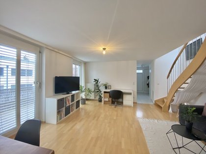 Geräumige Maisonette-Wohnung: Komfort, Ausblick und ideale Lage vereint!