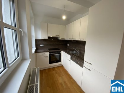 Ruhige Dachgeschosswohnung Terrasse und Balkon ! Ruhige Dachgeschosswohnung Terrasse und Balkon !