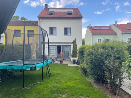 Großzügiges Reihenhaus in Wiener Neudorf mit 7 Zimmern, südseitiger Garten und Terrasse