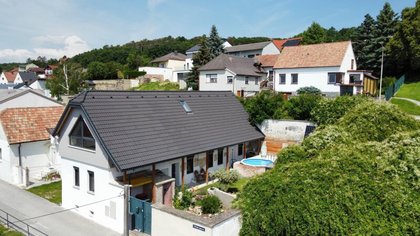 kreativ renovierter Streckhof mit ausgebautem Dachboden im loftartigem Stil mit wunderschönem Fernblick zu verkaufen