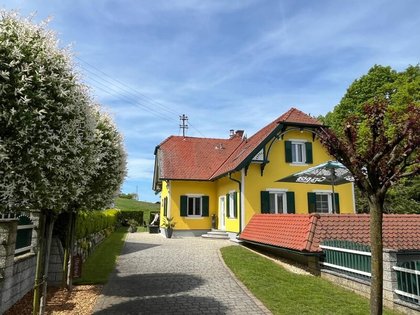 Äußerst gepflegtes Wohnhaus in erhöhter ländlicher Lage mit angebauter Doppelgarage Äußerst gepflegtes Wohnhaus in erhöhter ländlicher Lage mit angebauter Doppelgarage