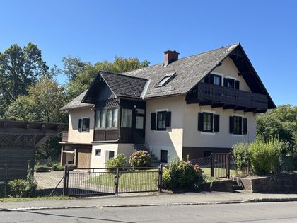 Geräumiges Haus am Klöchberg, mit 7 Zimmer und Blick in die Weinberge