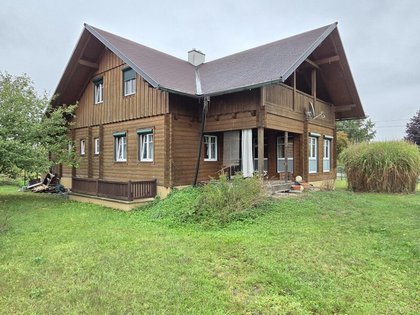Holzblockhaus mit Vollkeller in guter Lage Holzblockhaus mit Vollkeller in guter Lage