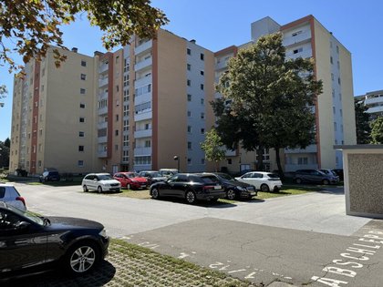 Lichtdurchflutete Wohnung über den Dächern von Graz mit Balkon, Parkplatz und Lift Lichtdurchflutete Wohnung über den Dächern von Graz mit Balkon, Parkplatz und Lift