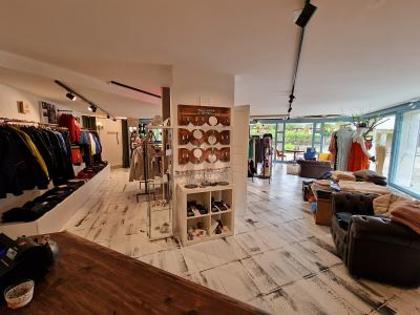 Einzelhandel / Geschäfte in 7018 Flims Waldhaus