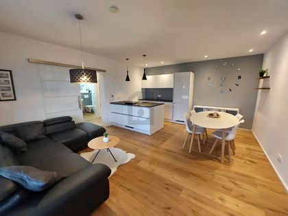MODERNES WOHNEN IN BESTLAGE: 2-ZIMMER-IDYLLE MIT SCHWIMMTEICH MODERNES WOHNEN IN BESTLAGE: 2-ZIMMER-IDYLLE MIT SCHWIMMTEICH