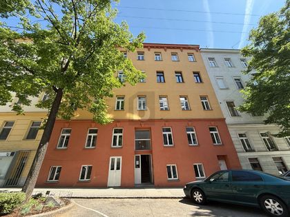 HOCHWERTIG SANIERTER ALTBAU MIT AUSSENDÄMMUNG HOCHWERTIG SANIERTER ALTBAU MIT AUSSENDÄMMUNG