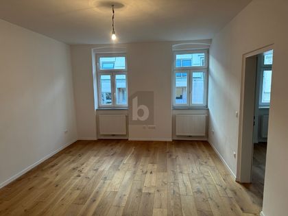 HOCHWERTIG SANIERTER ALTBAU MIT AUSSENDÄMMUNG (NEUER PREIS!) HOCHWERTIG SANIERTER ALTBAU MIT AUSSENDÄMMUNG (NEUER PREIS!)