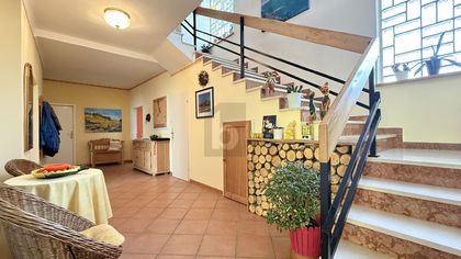VIEL WOHNRAUM MIT KELLER NEBENGEBÄUDE UND GROSSEM GARTEN