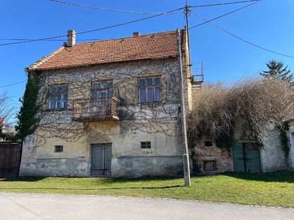 ALTBAU MIT CHARME & RIESIGEM GRUNDSTÜCK