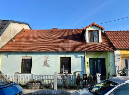 CHARMANTES WOHNEN MIT GARTEN CHARMANTES WOHNEN MIT GARTEN