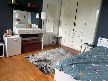 RUHIGE WOHNOASE IN GRÜNER LAGE AM STADTRAND VON GRAZ RUHIGE WOHNOASE IN GRÜNER LAGE AM STADTRAND VON GRAZ