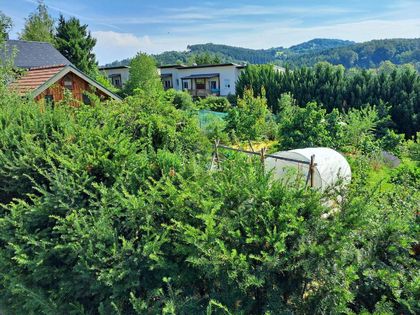 HOCHWASSERSICHER MIT GARTENHÜTTE UND WEITBLICK HOCHWASSERSICHER MIT GARTENHÜTTE UND WEITBLICK