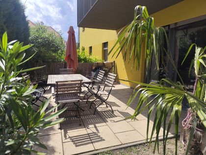 WOHNGLÜCK MIT GARTENIDYLLE IN ZENTRALER LAGE WOHNGLÜCK MIT GARTENIDYLLE IN ZENTRALER LAGE