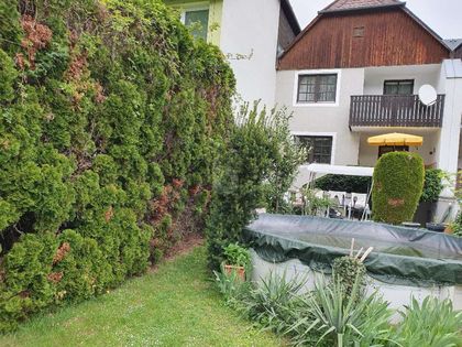 TOP LAGE MIT GARTEN UND POOL TOP LAGE MIT GARTEN UND POOL
