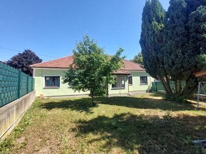 RUHIGES WOHNEN MIT VIEL PLATZ AM RANDE DER WEINBERGE RUHIGES WOHNEN MIT VIEL PLATZ AM RANDE DER WEINBERGE