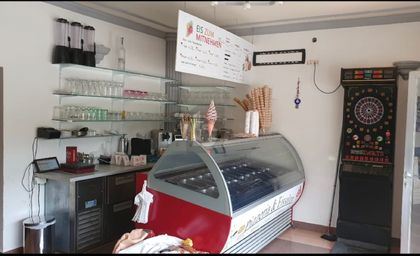 GESAMTPAKET: PIZZERIA & EISSALON INKL. 4 WOHNUNGEN UND 2 AUTOS GESAMTPAKET: PIZZERIA & EISSALON INKL. 4 WOHNUNGEN UND 2 AUTOS