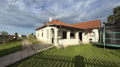 HERRLICHE ORTSRANDLAGE MIT SONNIGEM ECKGRUNDSTÜCK