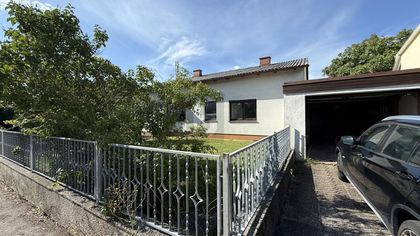BUNGALOW MIT SONNIGEM GARTEN UND GROSSEM KELLER & GARAGE
