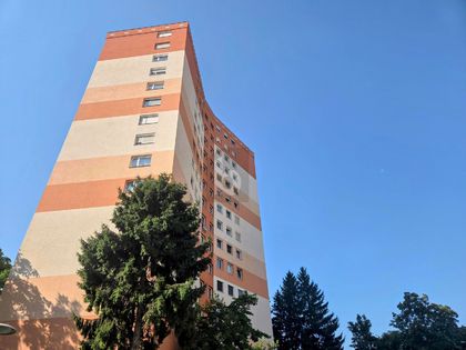 ELEGANT MÖBLIERT, MODERNISIERT UND PERFEKT GESCHNITTEN, MIT BALKON, TIEFGARAGENPLATZ UND VIEL KOMFORT