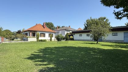 BUNGALOW MIT XXL GARTEN, KELLER & NEBENGEBÄUDE IN TOP RUHELAGE BUNGALOW MIT XXL GARTEN, KELLER & NEBENGEBÄUDE IN TOP RUHELAGE
