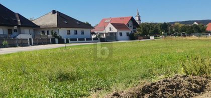 RUHIG GELEGEN - 570 M2 - EINER VON VIER BAUPLÄTZEN