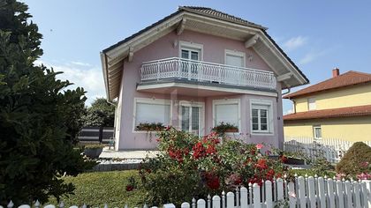 LIEBEVOLL GEPFLEGT MIT SONNIGEM SÜD-WEST GARTEN & DOPPELGARAGE