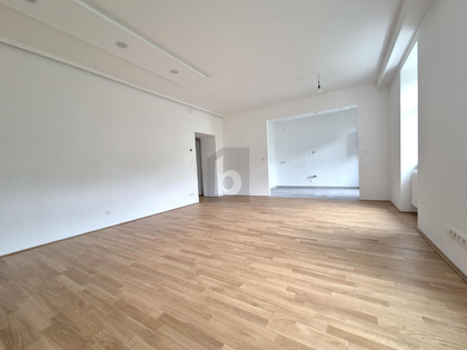WOHNOASE MIT GRÜNBLICK UND WOHLFÜHLATMOSPHÄRE WOHNOASE MIT GRÜNBLICK UND WOHLFÜHLATMOSPHÄRE