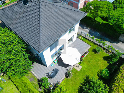 RUHIG GELEGENER FAMILIEN-TRAUM MIT GROßER TERRASSE RUHIG GELEGENER FAMILIEN-TRAUM MIT GROßER TERRASSE
