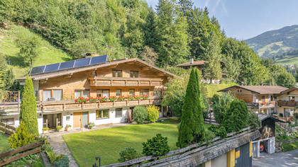 Großzügiges Mehrfamilienhaus mit 3 Wohnungen Großzügiges Mehrfamilienhaus mit 3 Wohnungen