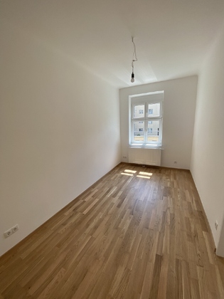 TOP SANIERTE 3-ZIMMER-ALTBAUWOHNUNG IN TOPLAGE VON KREMS MIT LOGGIA - WG GEEIGNET TOP SANIERTE 3-ZIMMER-ALTBAUWOHNUNG IN TOPLAGE VON KREMS MIT LOGGIA - WG GEEIGNET