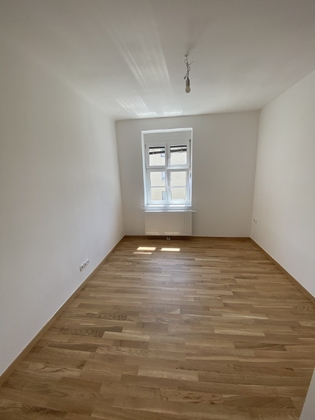 TOP SANIERTE 3-ZIMMER-ALTBAUWOHNUNG IN TOPLAGE VON KREMS MIT LOGGIA - WG GEEIGNET TOP SANIERTE 3-ZIMMER-ALTBAUWOHNUNG IN TOPLAGE VON KREMS MIT LOGGIA - WG GEEIGNET