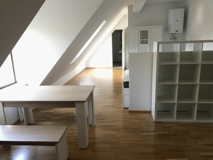 MÖBLIERTE SINGLE-MIETWOHNUNG IN SCHÖNER ALTSTADTLAGE VON KREMS MÖBLIERTE SINGLE-MIETWOHNUNG IN SCHÖNER ALTSTADTLAGE VON KREMS