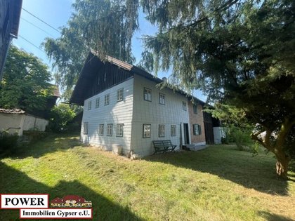 großer Baugrund mit altem Bauernhaus!