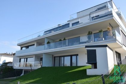 Attraktive Lage im Grünen - Terrassenwohnung mit großem Garten - Luxuriöse Ausstattung