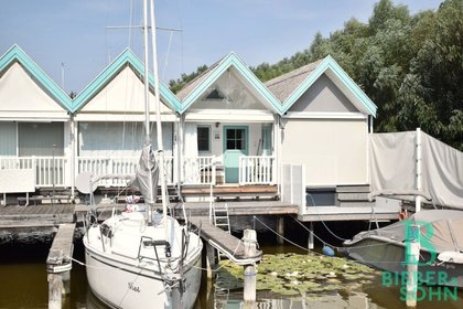 Das Leben genießen - direkt am Wasser! Badehaus mit Seezugang und Bootsanlegestelle!