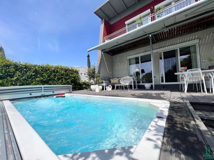 Lichtdurchflutetes, anspruchsvolles Eckreihenhaus mit Swim Spa Pool Lichtdurchflutetes, anspruchsvolles Eckreihenhaus mit Swim Spa Pool