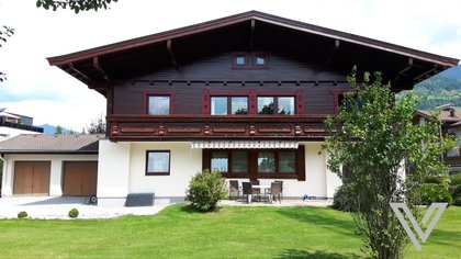 Gepflegtes Zweifamilienhaus mit großem Grundstück in Bruck an der Glocknerstraße Gepflegtes Zweifamilienhaus mit großem Grundstück in Bruck an der Glocknerstraße