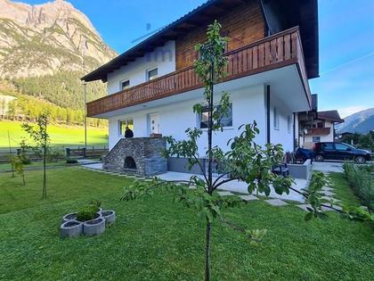 Geräumiges, saniertes Haus mit großem Garten im Naturparadies