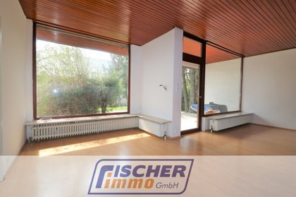 Villa im Stil der 70er Jahre mit 9 Zimmern, großen Terrassen, Altbaumbestand und Doppelgarage/39 Villa im Stil der 70er Jahre mit 9 Zimmern, großen Terrassen, Altbaumbestand und Doppelgarage/39