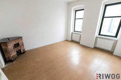 Sanierungsbedürftige Altbauwohnung | ca. 3,50 m Raumhöhe |  Zimmer/Schlafzimmer in den Innenhof gerichtet