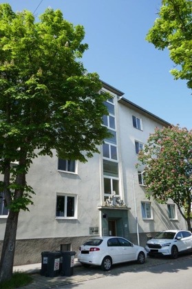 Große gediegene Eigentumswohnung mit Balkon und Garage in bester Lage in 2700 Wiener Neustadt