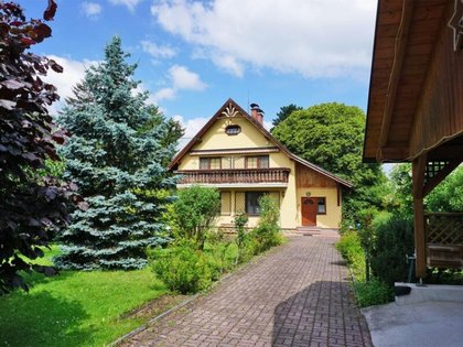 Charmantes Wienerwaldhaus mit ebenem Garten in herrlicher Ruhelage - TEILBAR!