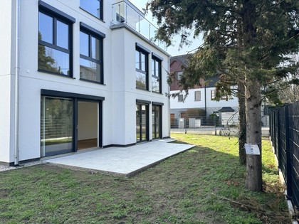 Moderne Villa mit Garage, provisionsfrei für den Käufer // Modern Villa with Garage, Commission free for the Buyer //