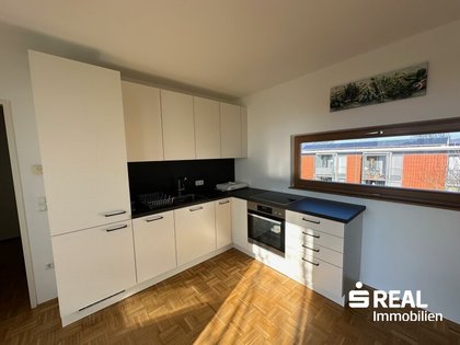 Neuwertige, moderne 2-Zimmer-Wohnung mit Loggia in Pichling