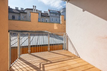 +++NEU+++ Tolle 4-Zimmer ALTBAU-Wohnung mit Balkon, guter Lage, schöner Altbau!