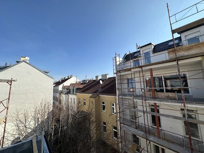 Luxuriöses & Sonnenverwöhntes Wohnen in Top Lage I Hofseitiger Balkon I Penthouse-Charakter I Holzparkett